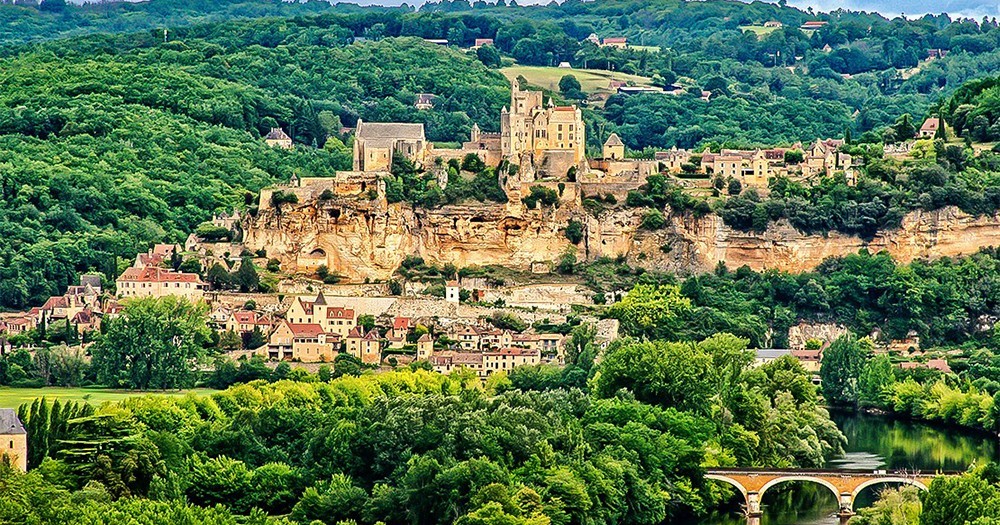 A Land of Lakes and Castles