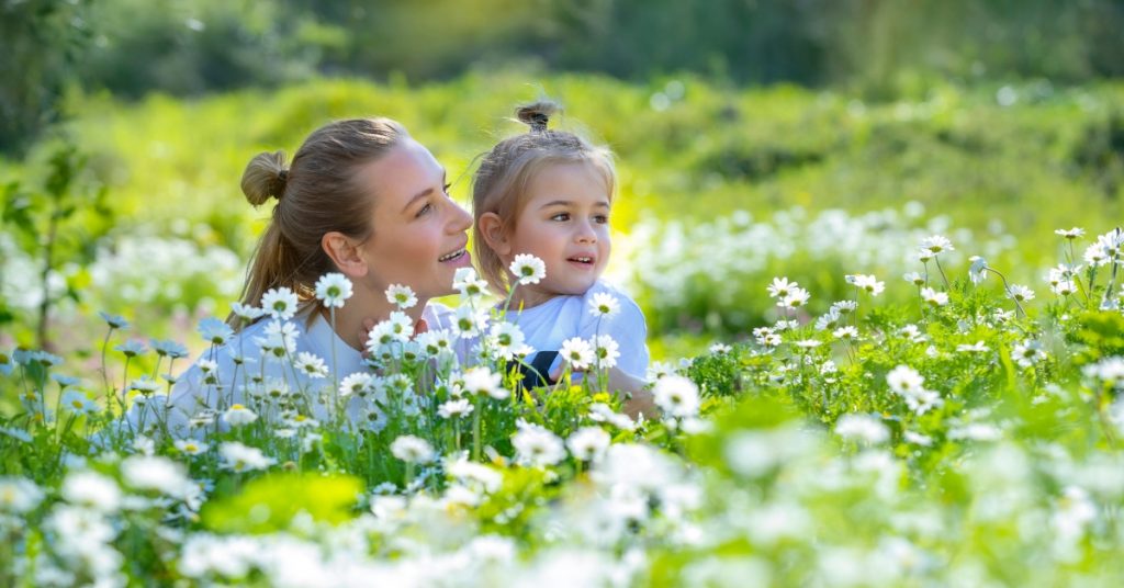 Mum and Daughter enjoy sitting among the daisies